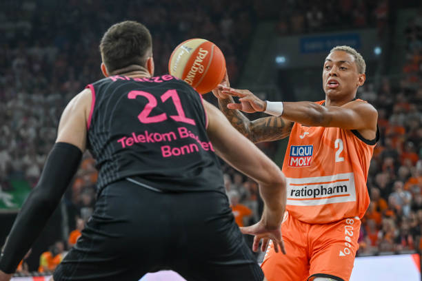 以其惊险的 以其惊险的