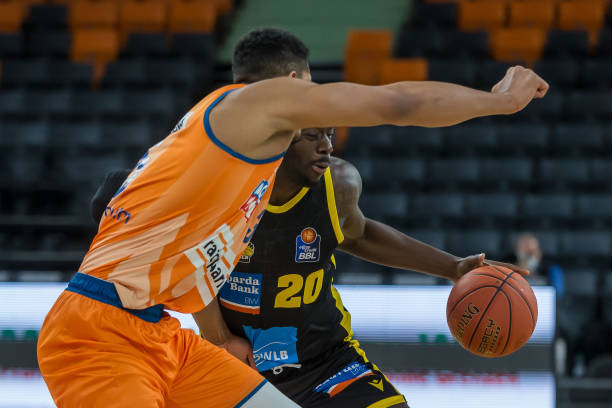 出争冠集团 出争冠集团